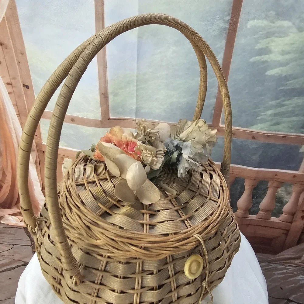 Vintage 1940's Wicker Basket Purse Handbag Top Handle Lid Millinery Flowers